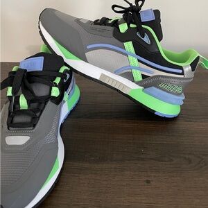 Men’s Puma 
Gray and Green Sneakers